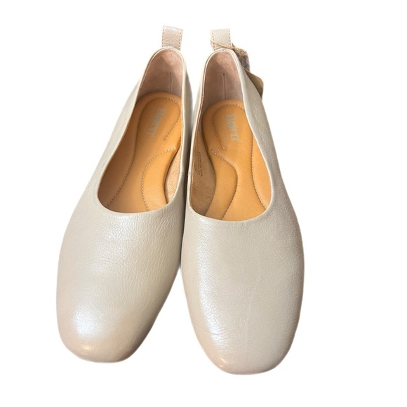 Born Shoes - Born Beca Leather Upper Rubber Outsole Beige Ballet Flat Size 9.5 GUC